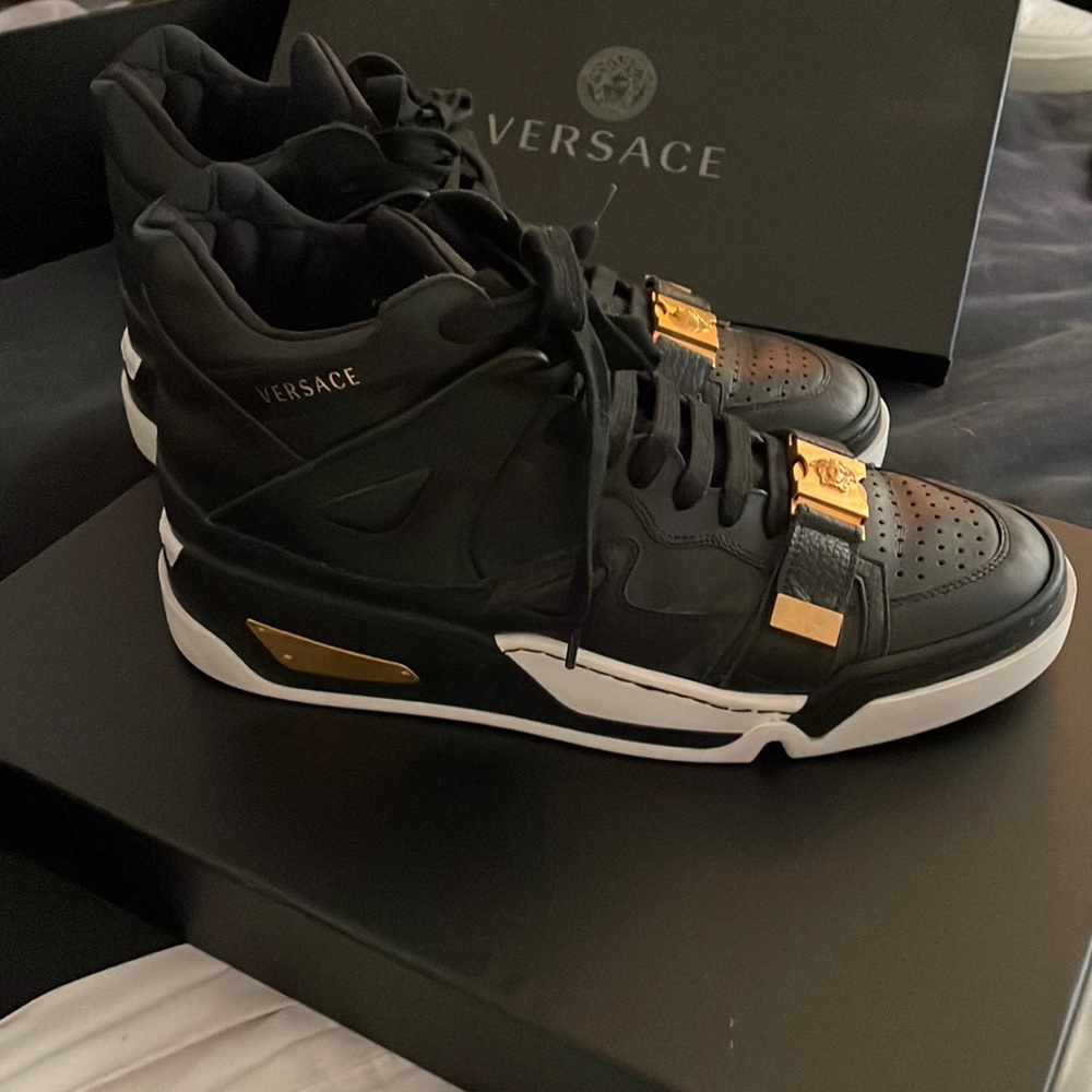 Original Versace shoes. Black with gold. Men size 8.5. Wore them twice. Too big!